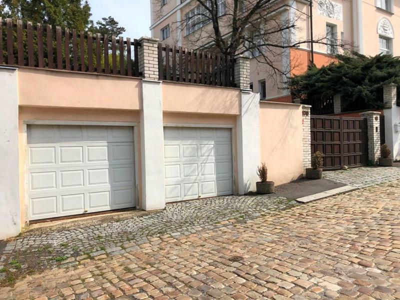 Rooms In Prague-Big+Comfy מראה חיצוני תמונה